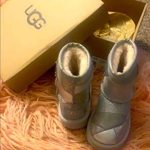 Toodler uggs - Picture 4 of 6